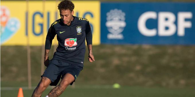 Neymar trainierte gemeinsam mit Teamkollegen Gabriel Jesús und Danilo. Neymar trainierte gemeinsam mit Teamkollegen Gabriel Jesús und Danilo.