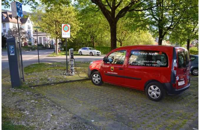 Zwei neue Stromtankstellen für Elektrofahrzeuge an der Heidenerstrasse Zwei neue Stromtankstellen für Elektrofahrzeuge an der Heidenerstrasse