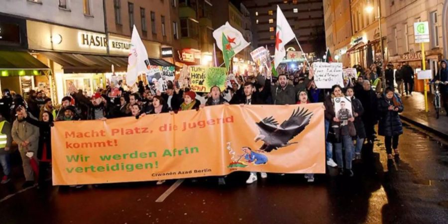 Die Kurden-Demonstration am Sonntag in Berlin verlief nicht ohne Gewalt.