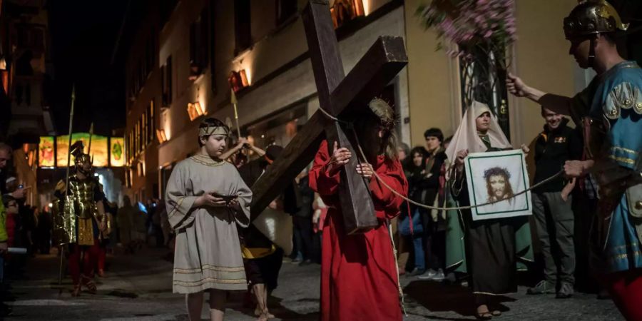 An den Karwoche-Prozessionen wird das Leiden Christi und der Kreuzweg dargestellt.