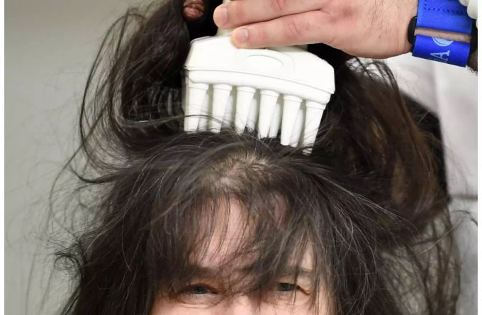 Wer von Lausbefall betroffen ist, hat wenig zu lachen. Die kleinen Biester führen zu Juckreiz. Wer von Lausbefall betroffen ist, hat wenig zu lachen. Die kleinen Biester führen zu Juckreiz.