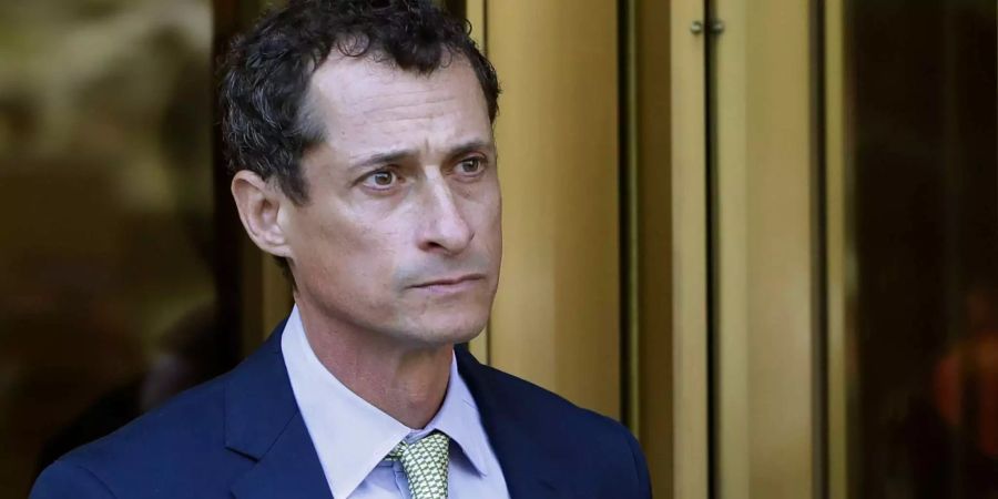 Heute trat der US-Politiker Anthony Weiner seine 21-monatige Haftstrafe an.