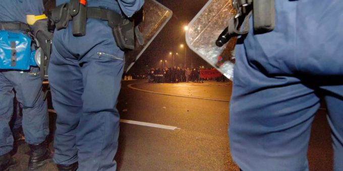 Die Zürcher Stadtpolizei wure zur Räumung einer illegalen Party aufgeboten. (Symbolbild) Die Zürcher Stadtpolizei wure zur Räumung einer illegalen Party aufgeboten. (Symbolbild)