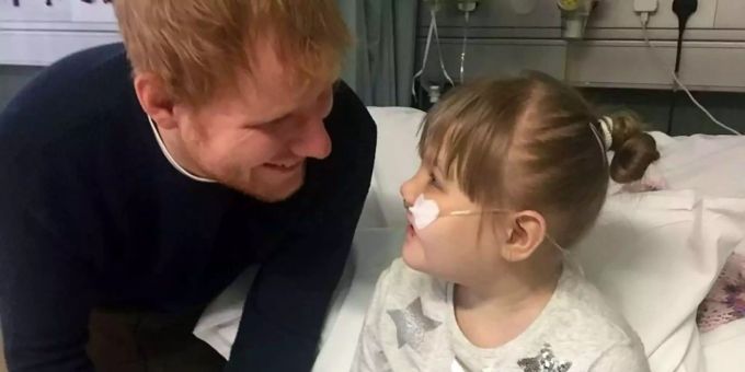 Für Rechtsstreit mit Spital - Ed Sheeran spendet todkrankem Mädchen Gitarre