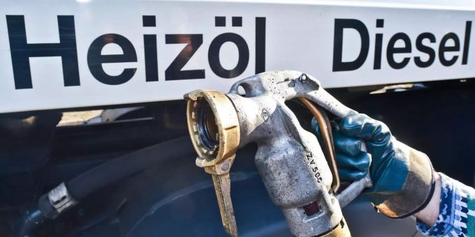 Auch wenn eine Versicherung selbst kaum Emissionen verursacht: Investieren sie in die Erdölförderung oder andere fossile Energien, erhöht sich auch ihr Klima-Fussabdruck. Versicherung
