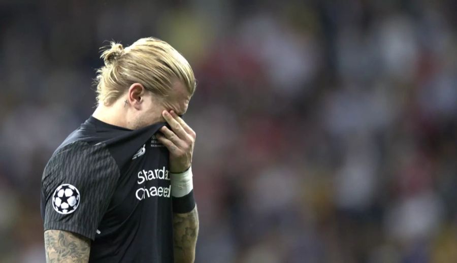 Loris Karius verlässt weinend den Platz.