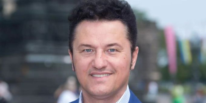 Statt auf den Bahamas sitzt er in seinem polnischen Landhaus: Startenor Piotr Beczala. Foto: Sebastian Kahnert/dpa-Zentralbild/dpa Statt auf den Bahamas sitzt er in seinem polnischen Landhaus: Startenor Piotr Beczala. Foto: Sebastian Kahnert/dpa-Zentralbild/dpa