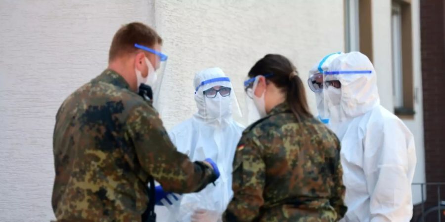 Testvorbereitungen an Tönnies-Schlachthof in Verl