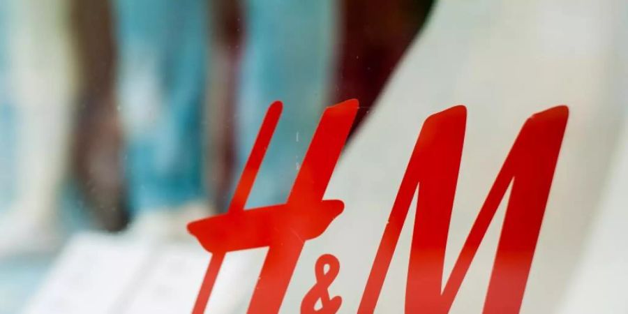 H&amp;M hat zuletzt fast eine halbe Milliarde Euro Verlust gemacht. Foto: Hauke-Christian Dittrich/dpa