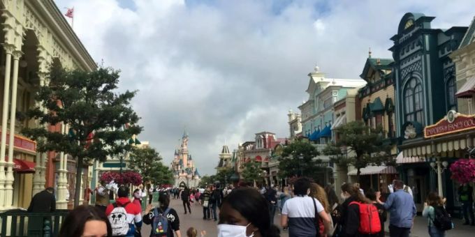 Das Disneyland bei Paris hat wieder geöffnet Das Disneyland bei Paris hat wieder geöffnet