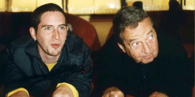 Der Filmmusik-Komponist Peter Thomas (rechts) mit dem HipHopper Ich-Zwerg (links): Bekannt war Thomas wegen seiner Musik zur «Raumpatrouille» und zu Edgar Wallace-Filmen. Jetzt ist er mit 94 Jahren in Lugano gestorben. (Archivbild) Peter Thomas