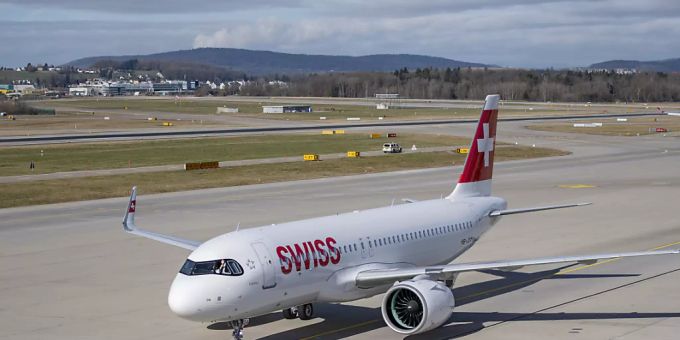Ein neuer Rollweg auf dem Flughafen Zürich soll gefährliche Kreuzungen einer Start- und Landepiste vermeiden helfen. (Archivbild) Ein neuer Rollweg auf dem Flughafen Zürich soll gefährliche Kreuzungen einer Start- und Landepiste vermeiden helfen. (Archivbild)