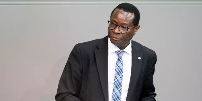 Deutscher Politiker - Diaby: Man darf bei Rassismus nicht wegschauen