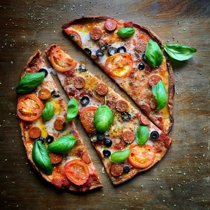 Pizza mit Vegan Fleischersatz von LikeMeat. Vegan Pizza