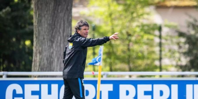 Bruno Labbadia feiert im Berliner Derby gegen Union sein Heim-Debüt als Hertha-Coach. Foto: Jan-Philipp Burmann/Hertha BSC via City-Press GmbH/dpa Bruno Labbadia feiert im Berliner Derby gegen Union sein Heim-Debüt als Hertha-Coach. Foto: Jan-Philipp Burmann/Hertha BSC via City-Press GmbH/dpa