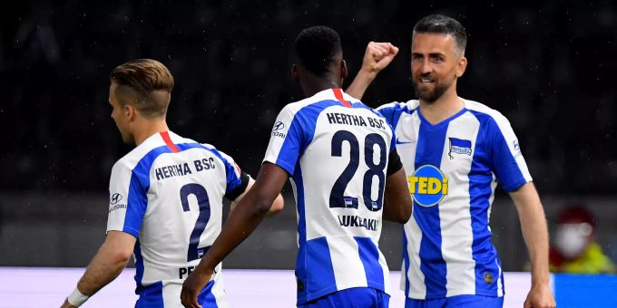Die Hertha-Spieler jubeln – im Vergleich zur Vorwoche – mit dem nötigen Abstand. Bundesliga