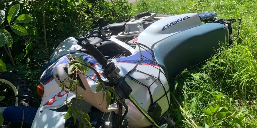 Verunfalltes Motorrad bei der Kaubachbrücke