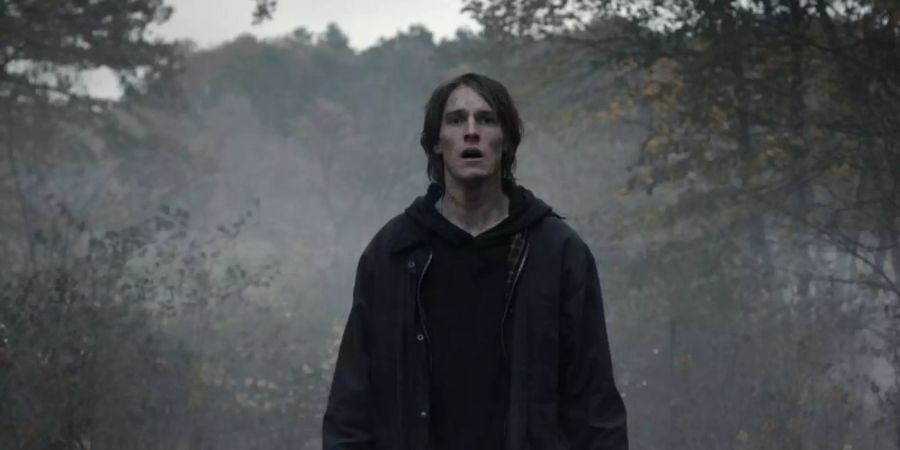 Schauspieler Louis Hofmann als Jonas Kahnwald in einer Szene aus der dritten Staffel von «Dark». Foto: -/Netflix/dpa