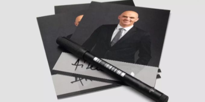 10x mehr Anfragen - Schweizer stürzen sich auf Berset-Autogrammkarten