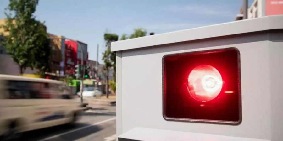 Das Bundesverkehrsministerium hat rechtliche Bedenken zu den Ende April in Kraft gesetzten neuen Regelungen zu Bussgeldern und Fahrverboten. Foto: Daniel Reinhardt/dpa