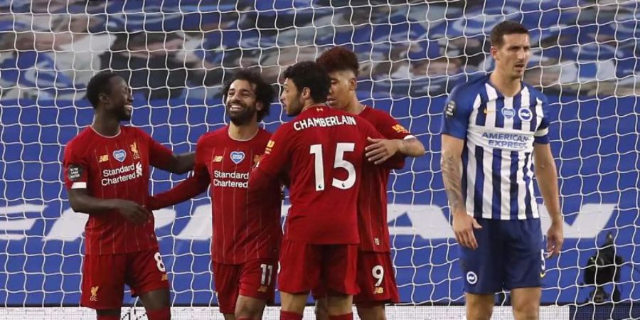 Liverpools Mohamed Salah (2.v.l.) feiert mit seinen Mannschaftskameraden den ersten Treffer seiner Mannschaft in Brighton. Foto: Paul Childs/Nmc Pool/PA Wire/dpa