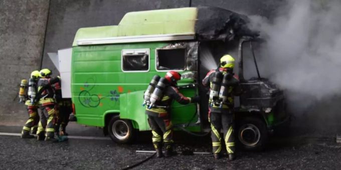 Auf der A13 ist ein Wohnmobil ausgebrannt. Andeer