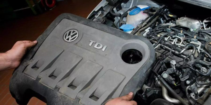 Der BGH urteilt zum VW-Abgasskandal: Klagende Käufer können ihr Auto zurückgeben und das Geld dafür einfordern. Foto: Julian Stratenschulte/dpa