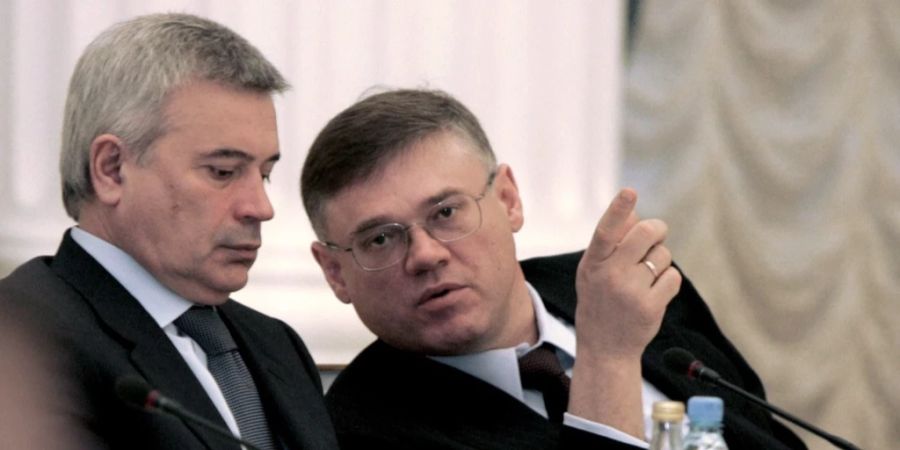 Der russische Oligarch Alexander Abramov (rechts) hat sich gegen Sanktionen gewehrt. (Archivbild)