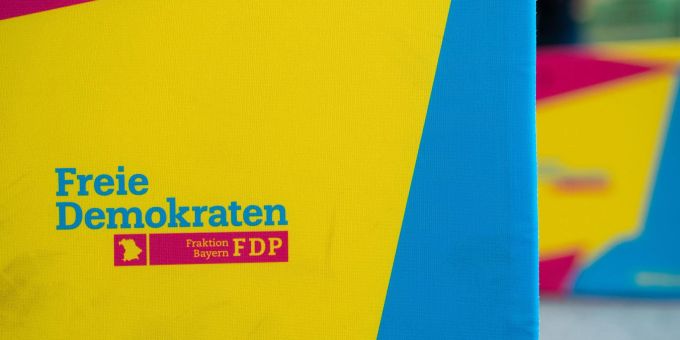 Laut Koalitionsvertrag soll das Bürgergeld kommen - aber die FDP ist mit den Plänen nicht zufrieden. Laut Koalitionsvertrag soll das Bürgergeld kommen - aber die FDP ist mit den Plänen nicht zufrieden.