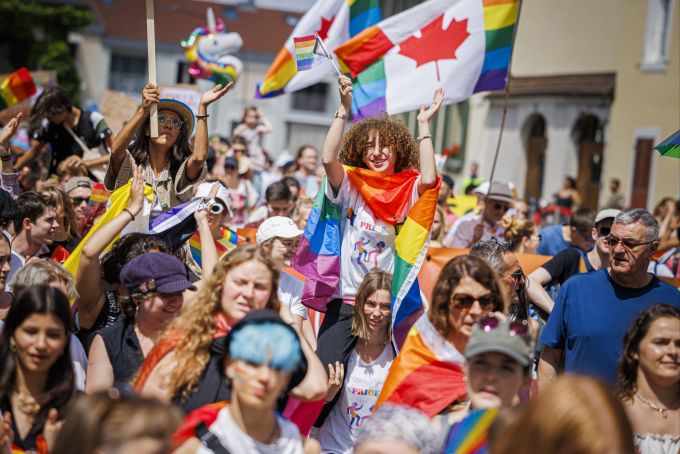Die meisten der Teilnehmer stammten aus der Westschweiz, so die Organisatoren in Bulle. MARCHE DES FIERTES, PRIDE, LGBT, GAY PRIDE,