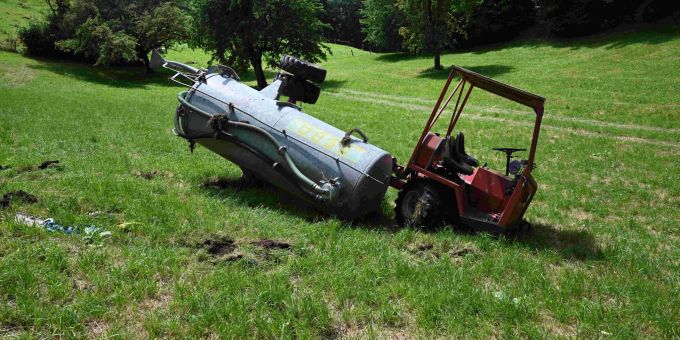 Benken SG: Mit landwirtschaftlichem Fahrzeug verunfallt. Kantonspolizei St. Gallen