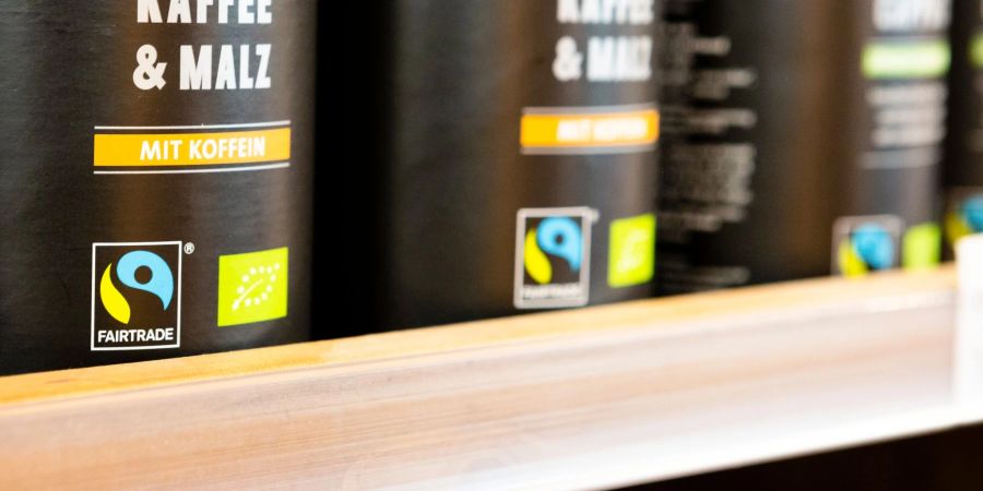 Fair gehandelter Kaffee - immer mehr Supermarktprodukte tragen das Logo für den fairen Handel.