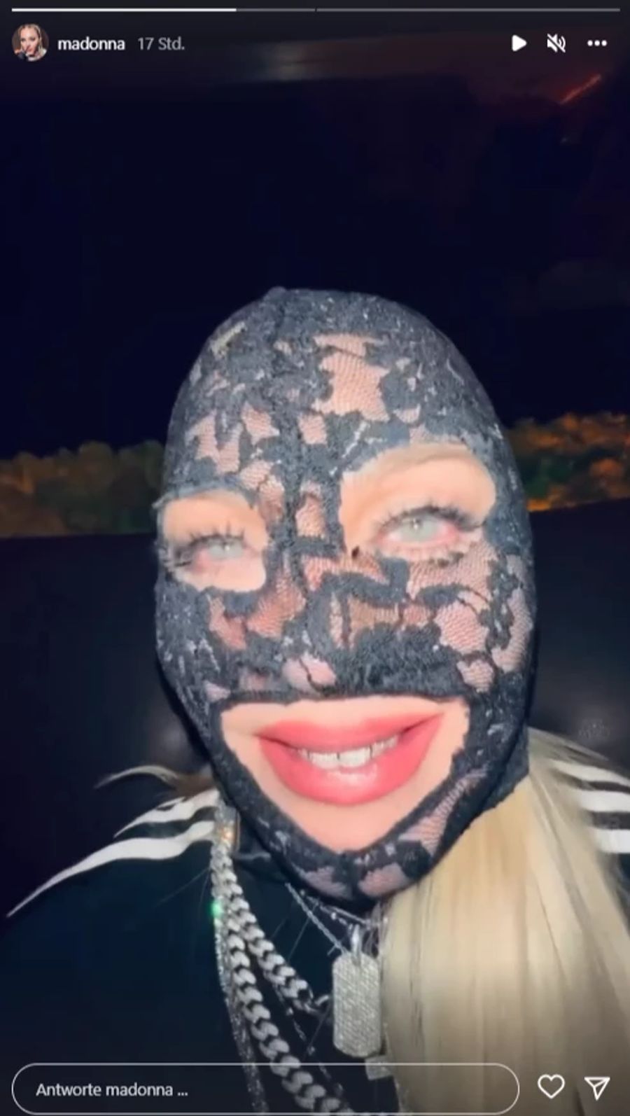 Madonna ist mit der Maske kaum wiederzuerkennen!