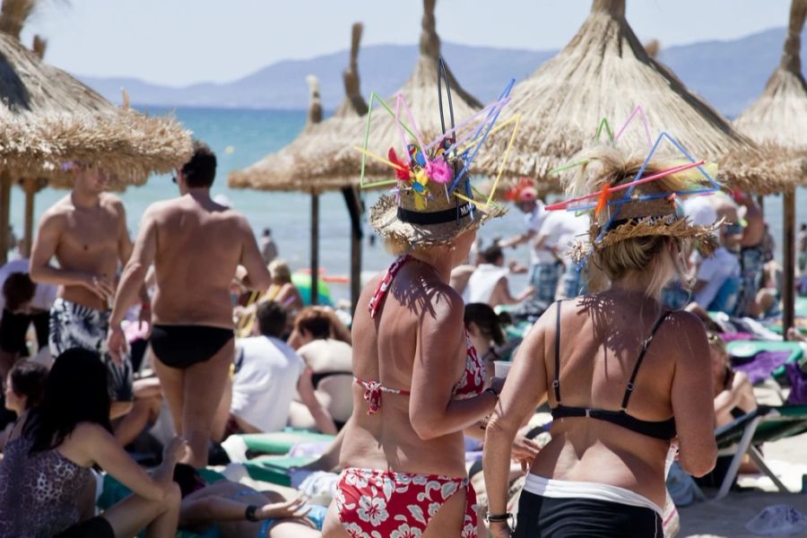 Touristen am Ballermann auf der Insel Mallorca