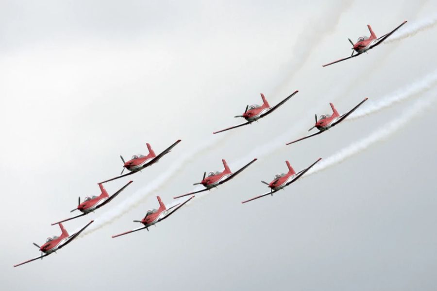 Das PC-7 Team 2015 in Aktion anlässlich des Medientages der Luftwaffe, am Freitag, 17. April 2015, in Emmen.