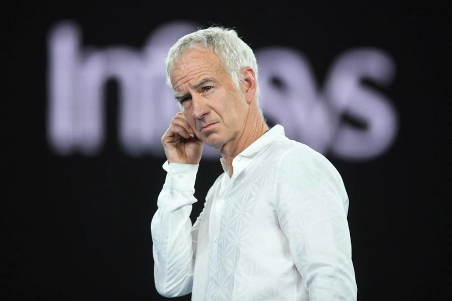 Der amerikanische Ex-Star John McEnroe fordert, dass Djokovic in New York teilnehmen darf.