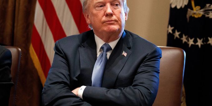 Donald Trump behauptet bis heute, dass er durch Betrug um den Wahlsieg gebracht worden sei. Donald Trump behauptet bis heute, dass er durch Betrug um den Wahlsieg gebracht worden sei.