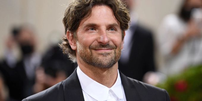 Bradley Cooper hat in einem Podcast Privates verraten. Bradley Cooper hat in einem Podcast Privates verraten.