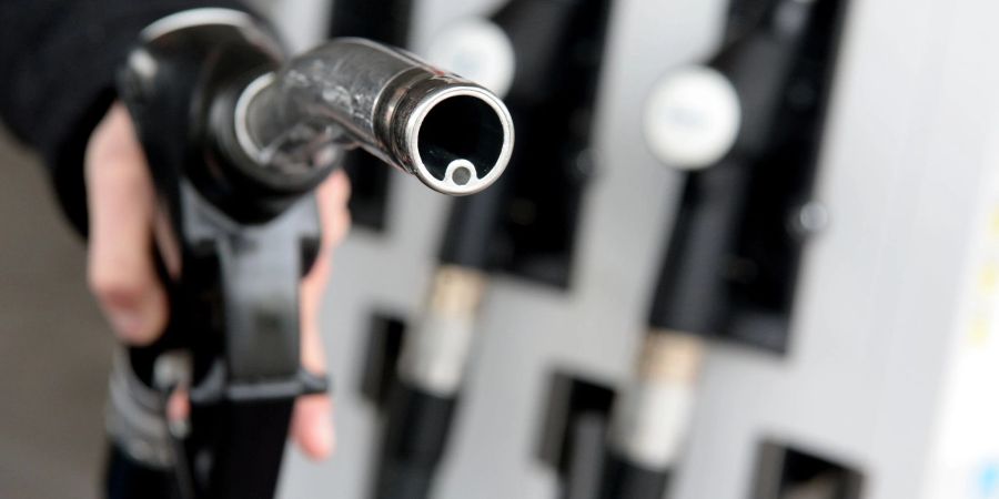 Die extrem gestiegenen Spritpreise werden von Juni bis August durch eine Senkung der Energiesteuer gedrückt.
