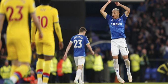 Evertons Richarlison feiert seinen Treffer zum 2:2-Ausgleich gegen Palace. Everton