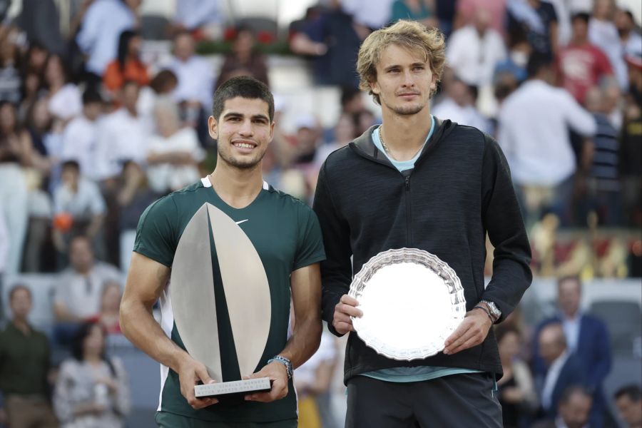 Einer der beiden schafft es wohl in den Halbfinal der French Open: Carlos Alcaraz (l.) und Sascha Zverev.