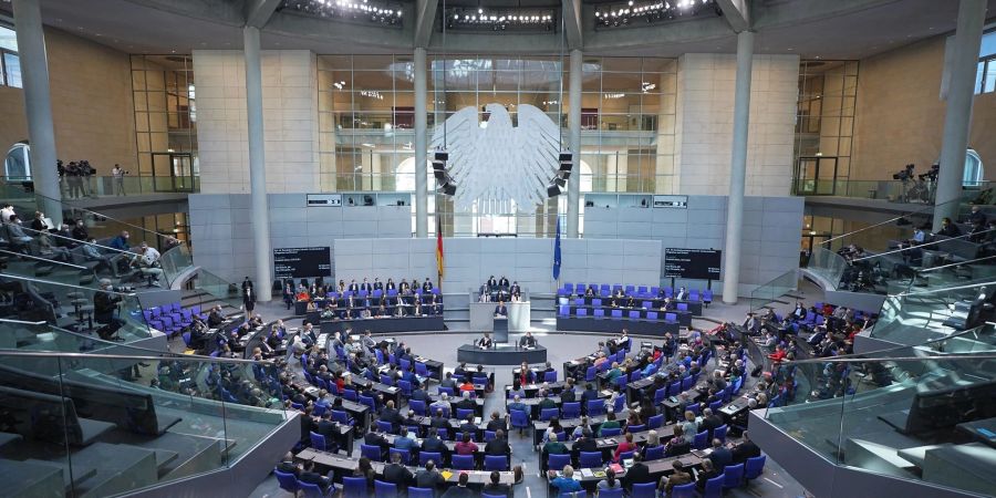 Die gesetzliche Regelgrösse des Deutschen Bundestags von 598 Abgeordneten ist zurzeit um 138 Mandate überschritten.