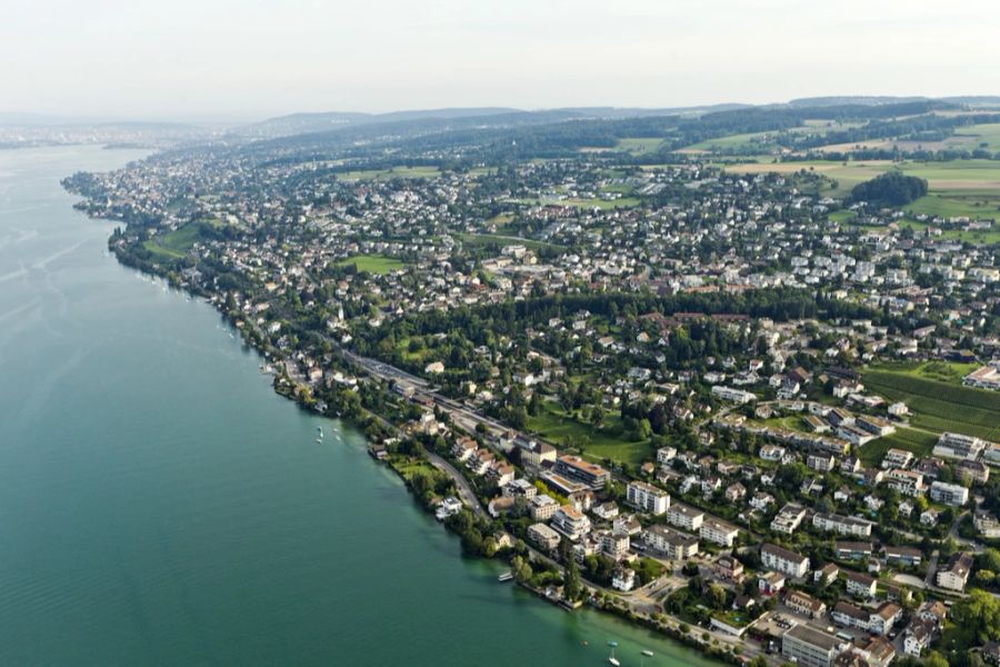 Etwa in Herrliberg ZH an der Goldküste gibt es scharfe Muscheln auf dem Grund.