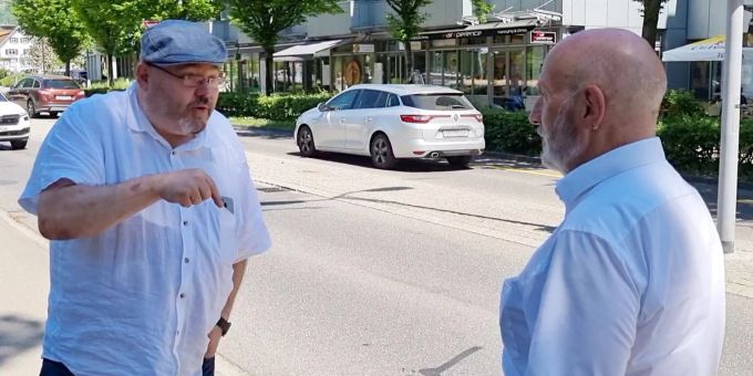 Die Kandidaten Bassu (links im Bild) und Vettiger im Gespräch. Die Kandidaten Bassu (l.) und Vettiger im Gespräch.