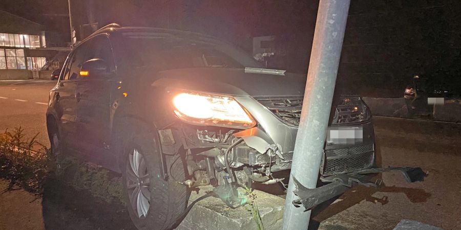Die Autofahrerin blieb beim Unfall unverletzt.