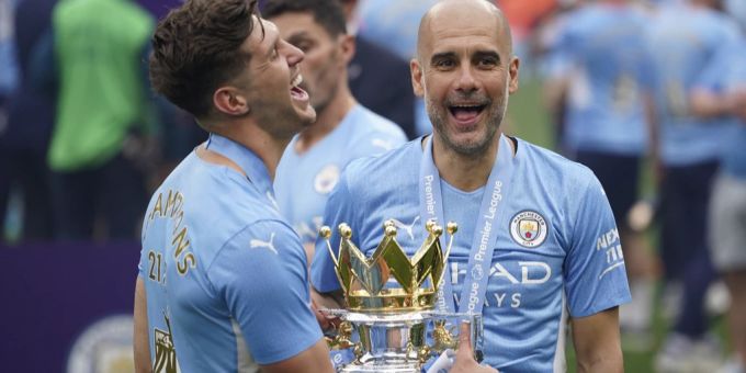 Pep Guardiola (r.) ist zum vierten Mal englischer Meister. Pep Guardiola