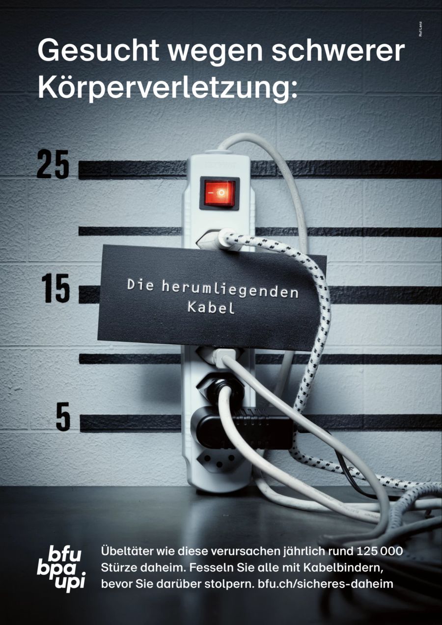 ... herumliegenden Kabeln ...