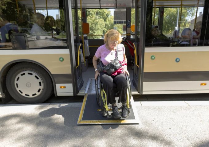 Acht Prozent der Basler ÖV-Haltestellen sind für mobilitätseingeschränkte Menschen überhaupt nicht zugänglich. (Symbolbild) basel öv
