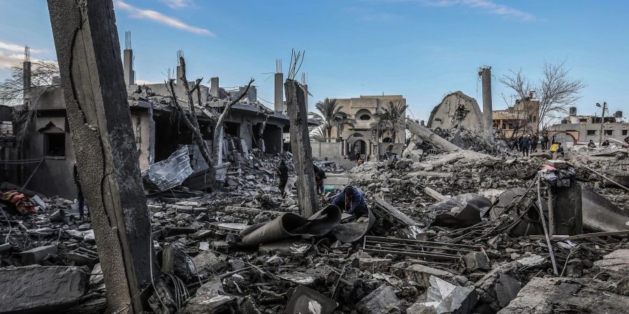 Blick auf beschädigte Häuser im Gazastreifen nach einem israelischen Luftangriff.