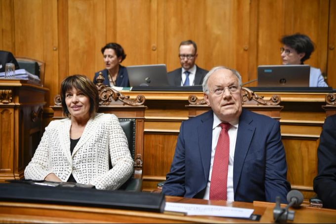 Doris Leithard und Johan Schneider-Ammann sind gegen die 13. AHV-Rente und versuchen Leute, auf ihre Seite zu bringen. 13. AHV-Rente